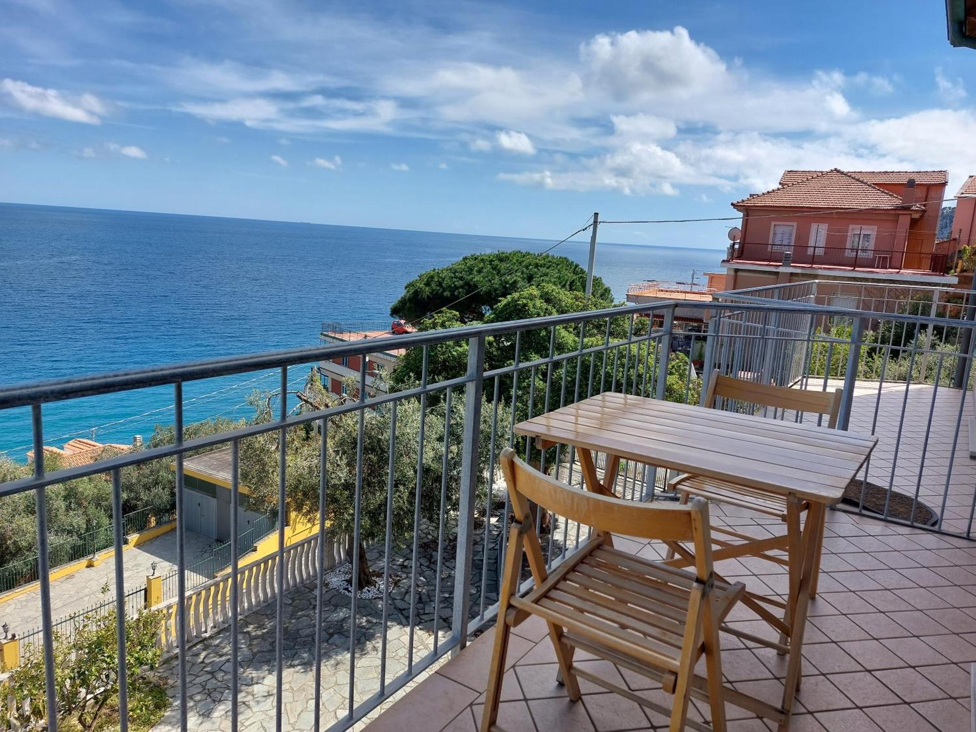 Una Finestra Sul Mare Home 1 Bergeggi Exterior foto