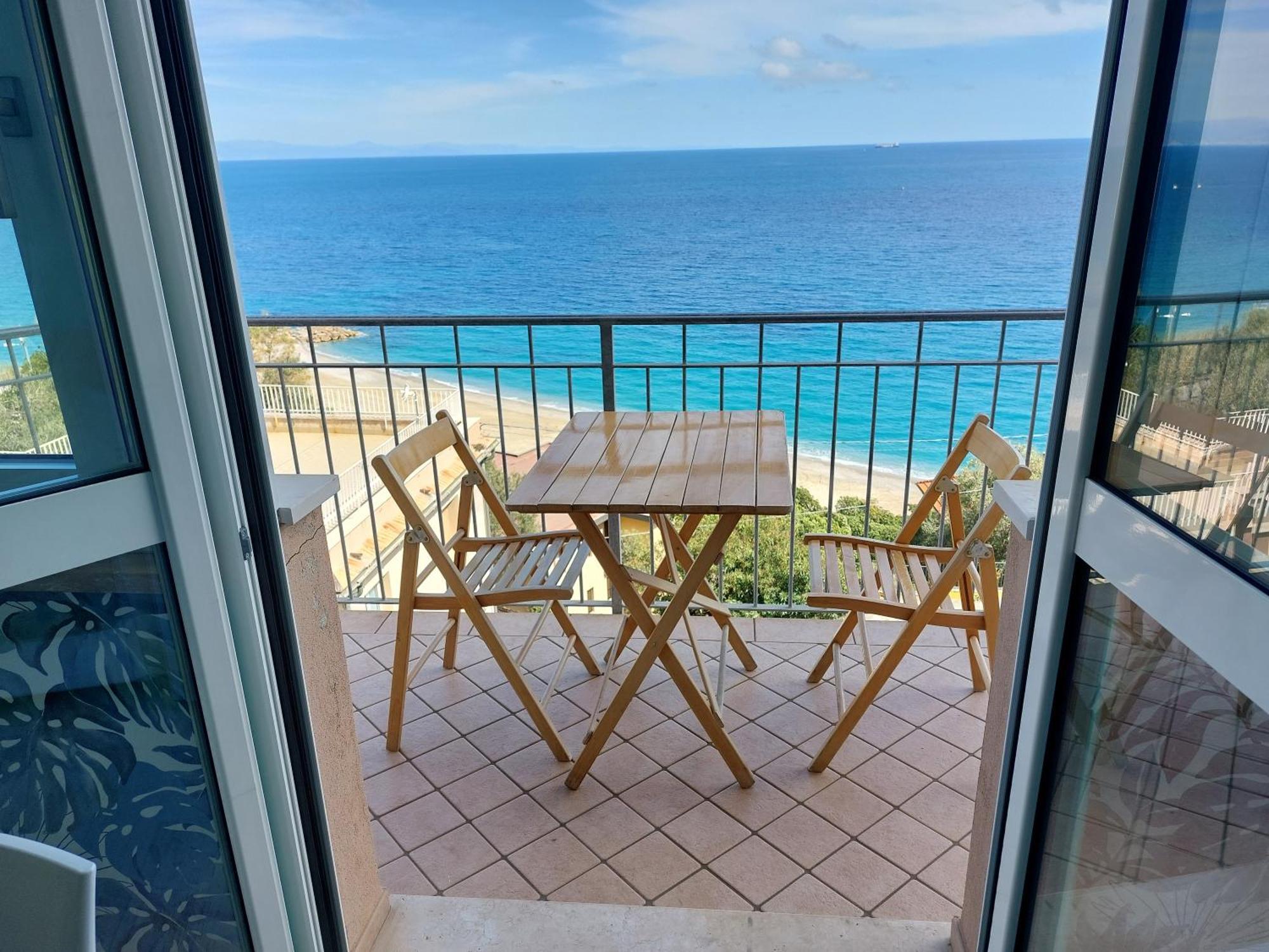 Una Finestra Sul Mare Home 1 Bergeggi Exterior foto