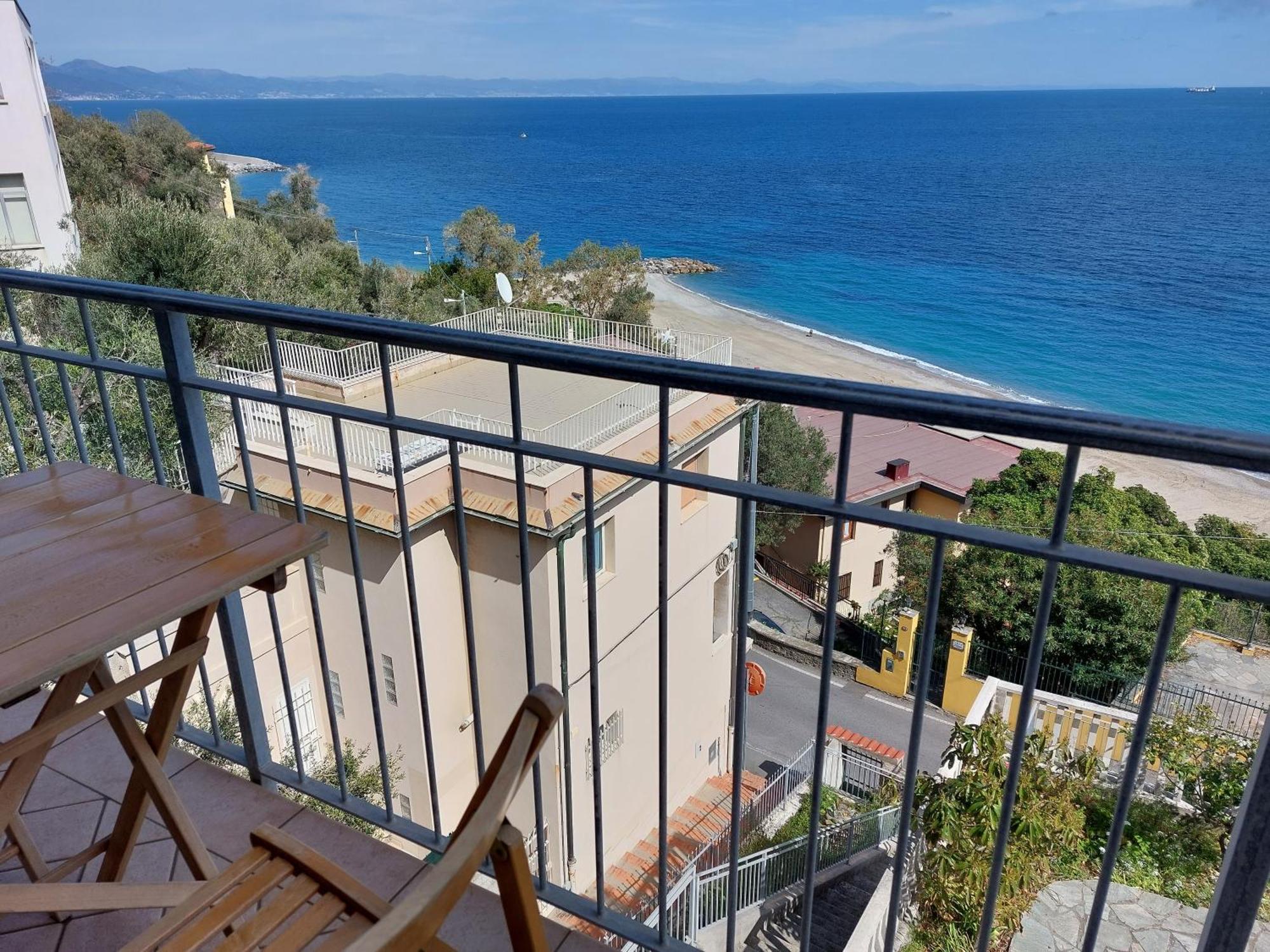 Una Finestra Sul Mare Home 1 Bergeggi Exterior foto